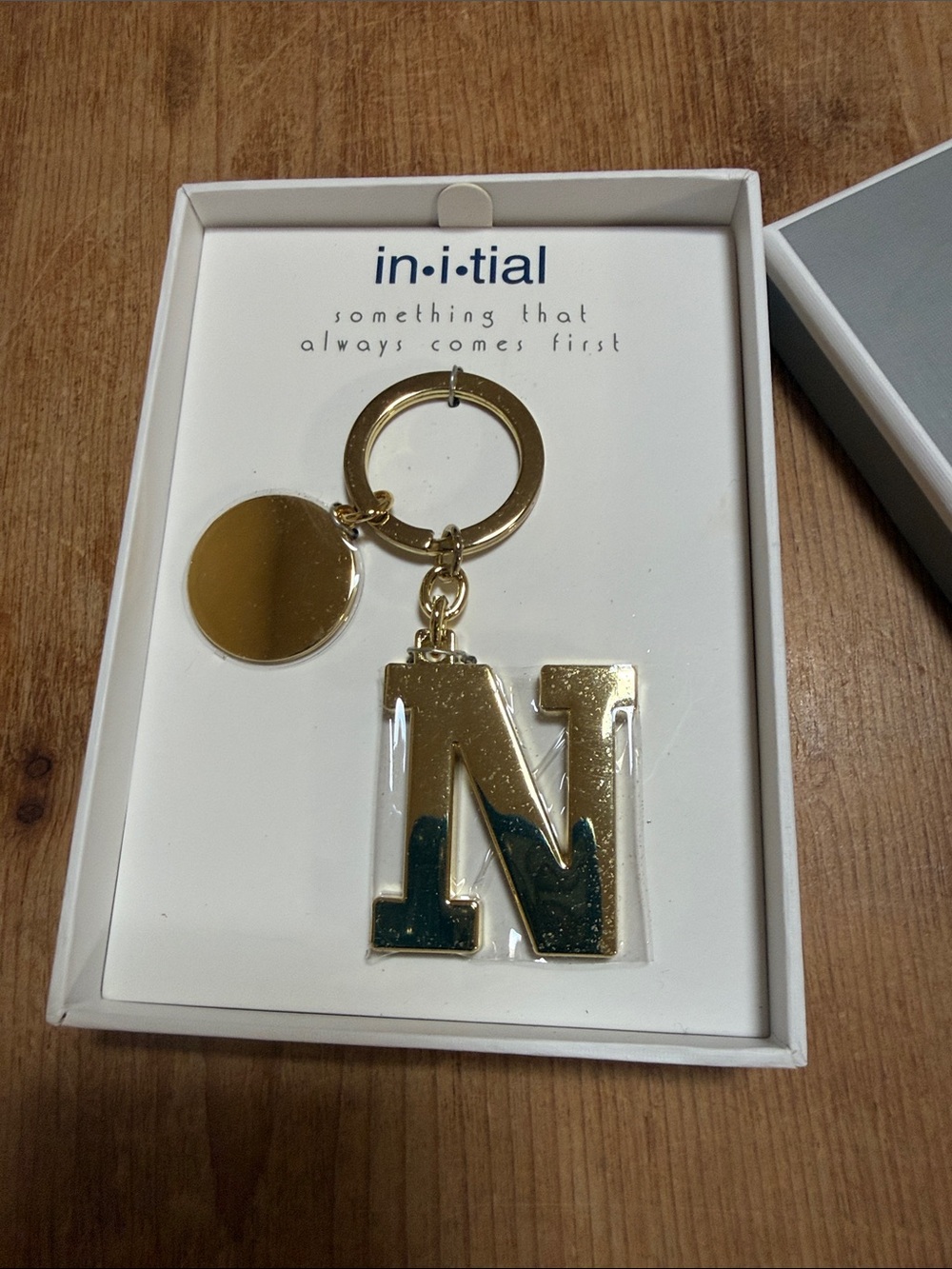 Keyring with Letter N' Gold tone